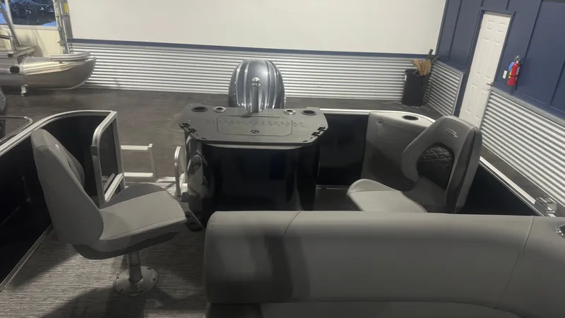 Slide: The Image of Bennington 22 SS 2026 - 6