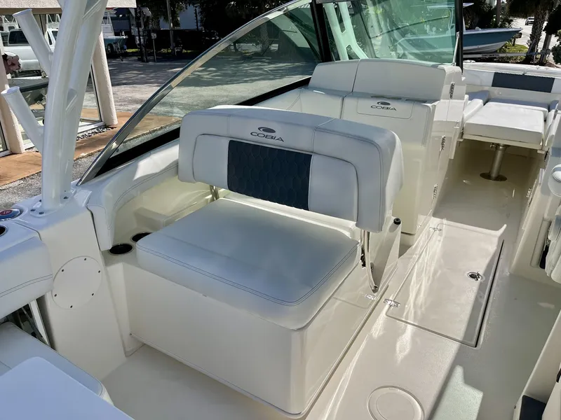 Slide: The Image of Cobia 280 Dual Console 2026 - 36