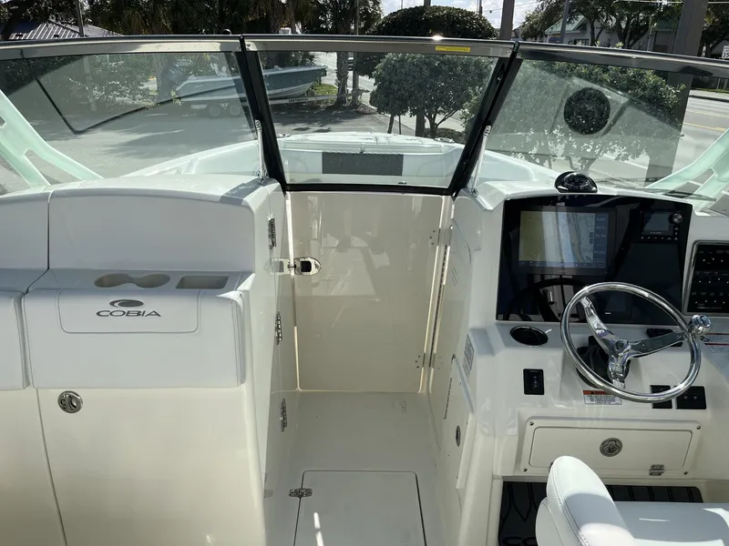 Slide: The Image of Cobia 280 Dual Console 2026 - 42