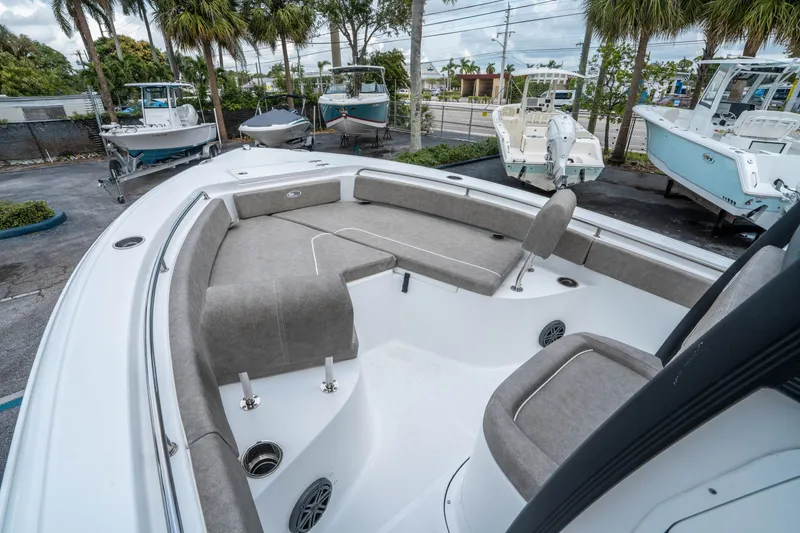 Slide: The Image of Sea Hunt Ultra 229 2026 - 18