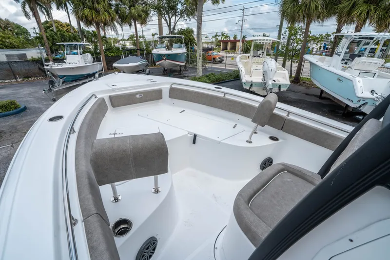 Slide: The Image of Sea Hunt Ultra 229 2026 - 19