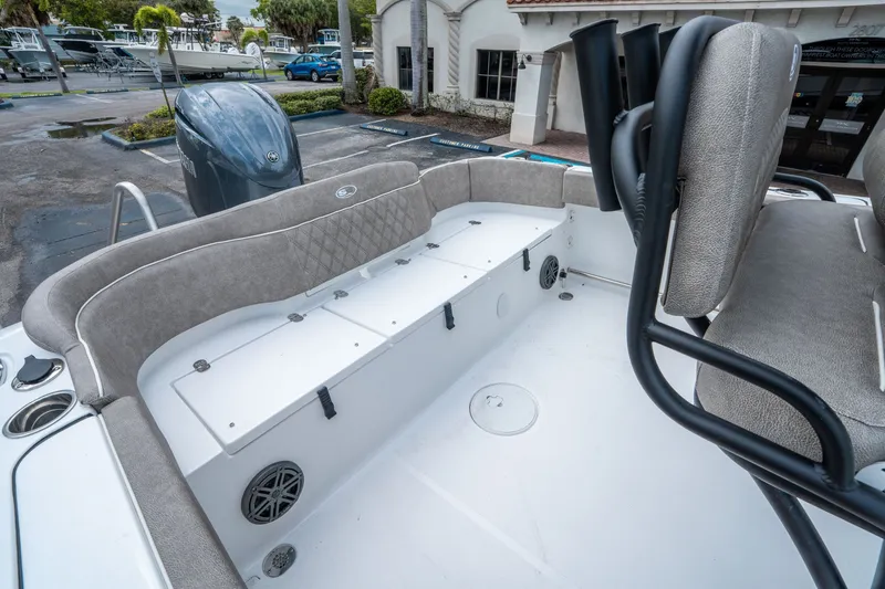 Slide: The Image of Sea Hunt Ultra 229 2026 - 12