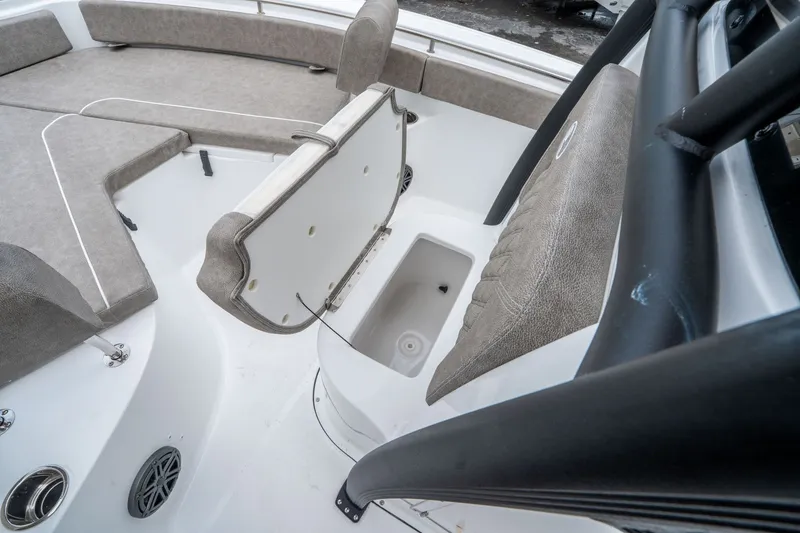 Slide: The Image of Sea Hunt Ultra 229 2026 - 23