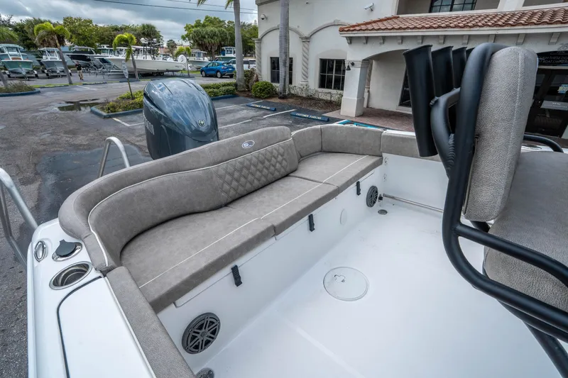 Slide: The Image of Sea Hunt Ultra 229 2026 - 10