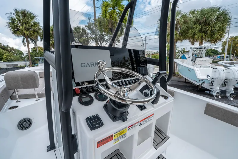 Slide: The Image of Sea Hunt Ultra 229 2026 - 14