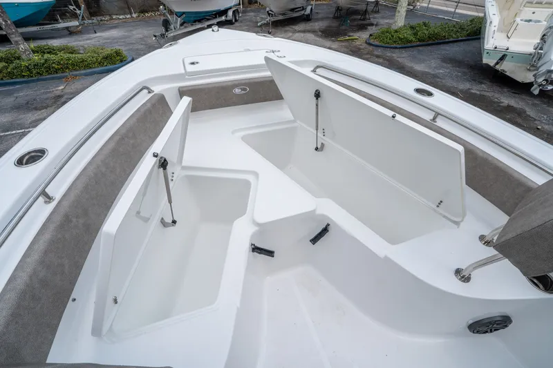 Slide: The Image of Sea Hunt Ultra 229 2026 - 20