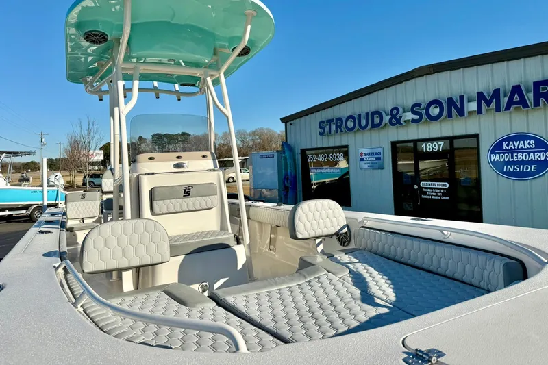 Slide: The Image of 2026 Carolina Skiff 26 Ultra Elite boat at Stroud & Son Marine dealership. - 11
