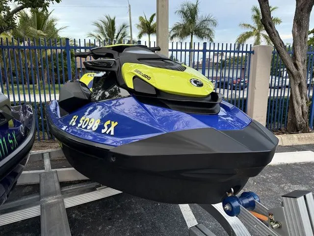 Slide: The Image of Sea-Doo Wake 170 2021 - 4