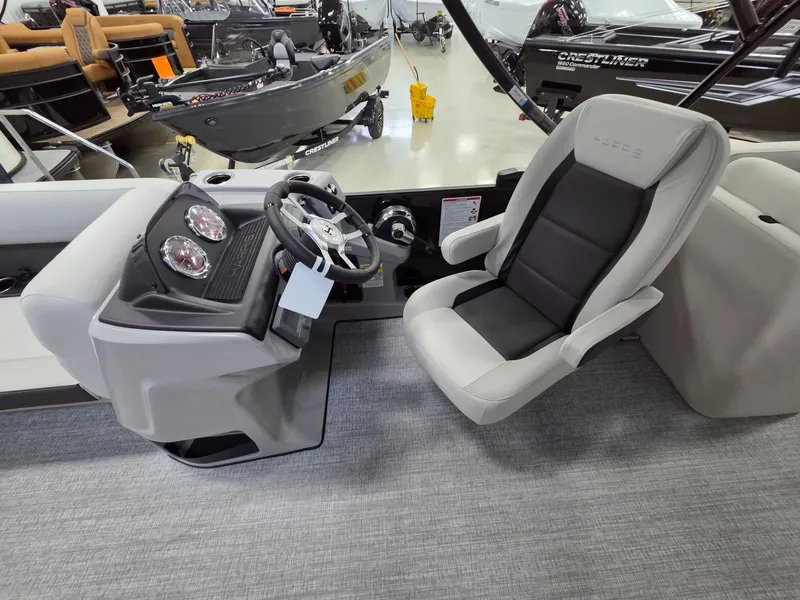 Slide: The Image of Harris Cruiser 210 2026 - 12