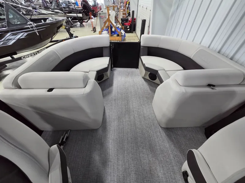 Slide: The Image of Harris Cruiser 210 2026 - 14