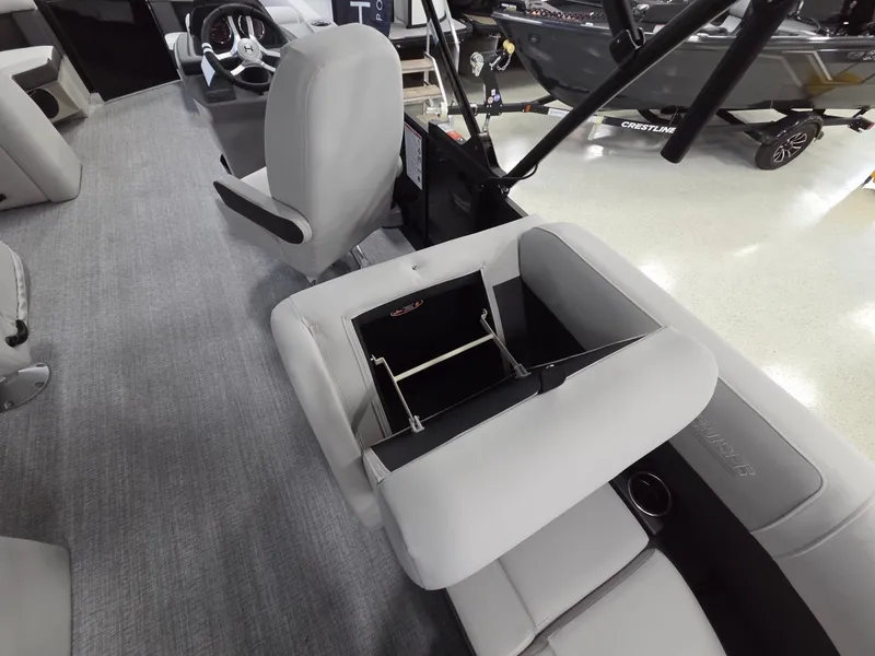 Slide: The Image of Harris Cruiser 210 2026 - 18