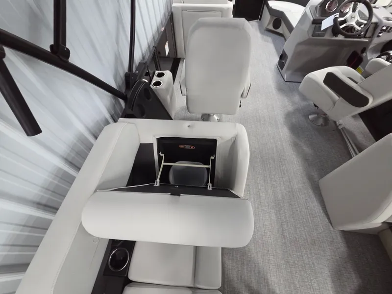 Slide: The Image of Harris Cruiser 210 2026 - 20