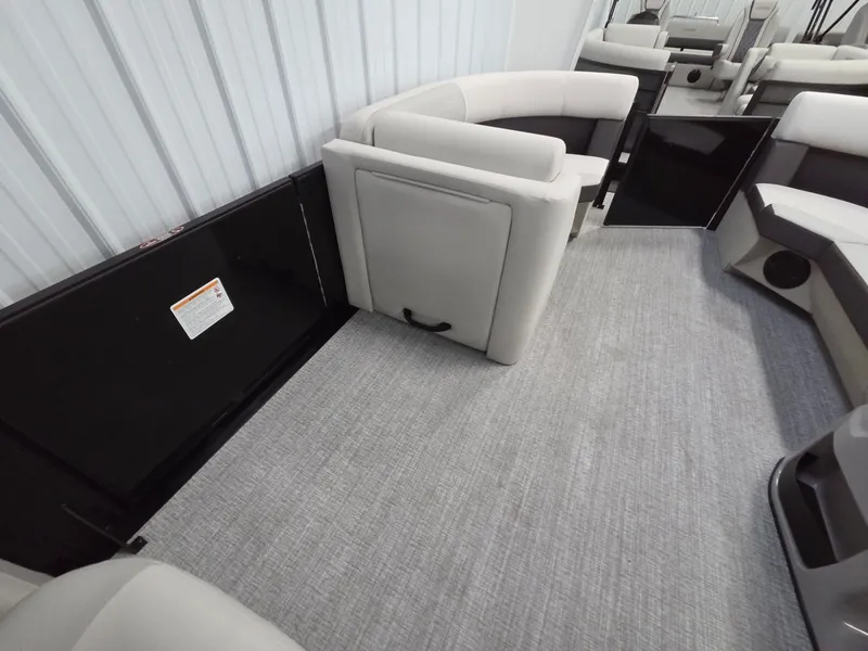 Slide: The Image of Harris Cruiser 210 2026 - 23