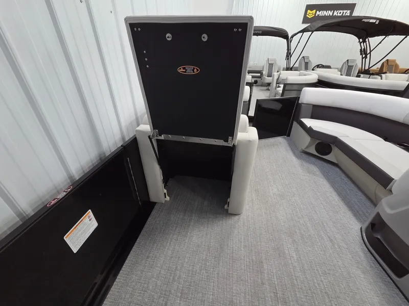 Slide: The Image of Harris Cruiser 210 2026 - 24