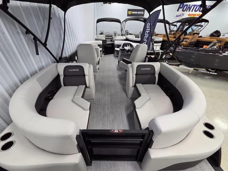 Slide: The Image of Harris Cruiser 210 2026 - 25