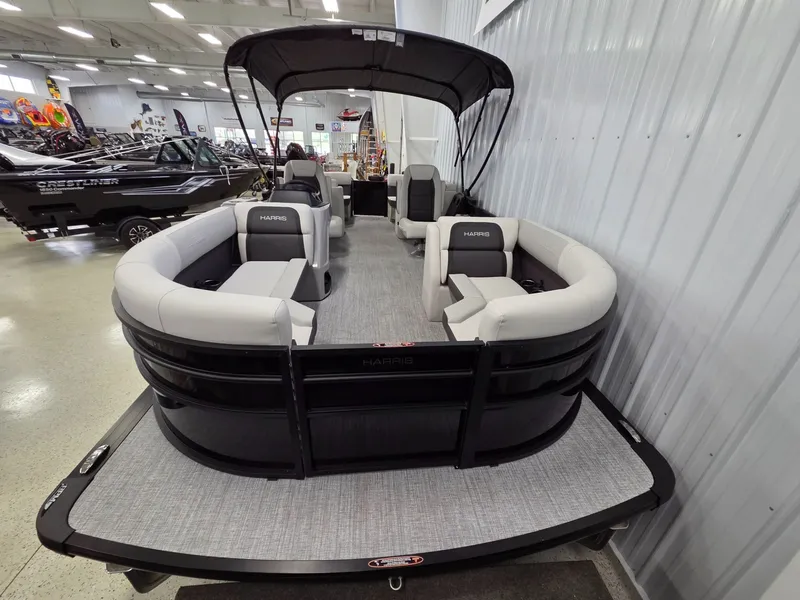 Slide: The Image of Harris Cruiser 210 2026 - 5