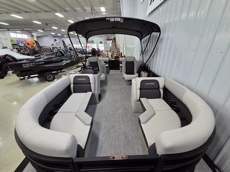 Slide: The Image of Harris Cruiser 210 2026 - 6