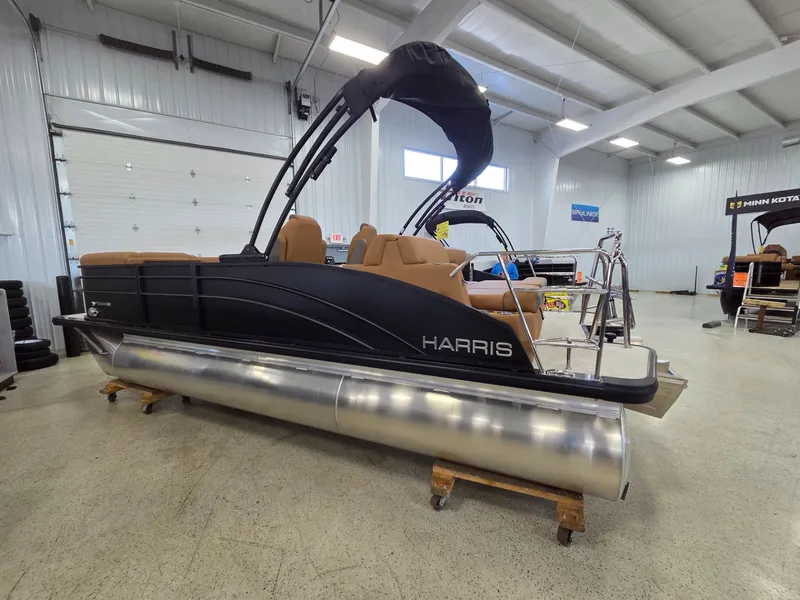 Slide: The Image of Harris Cruiser 210 2026 - 4