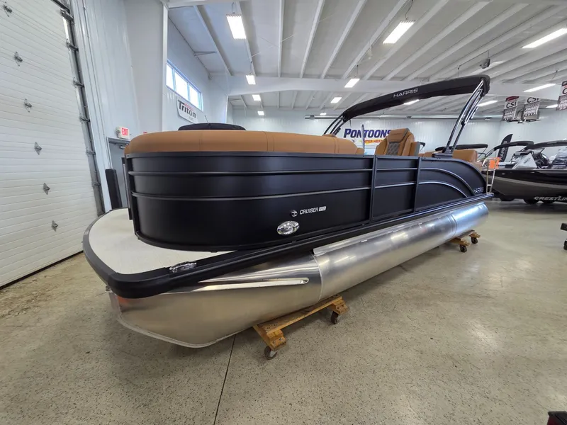 Slide: The Image of Harris Cruiser 210 2026 - 5
