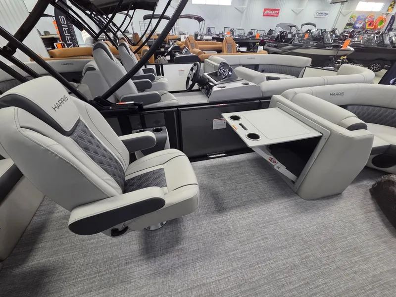 Slide: The Image of Harris Cruiser 210 2026 - 12