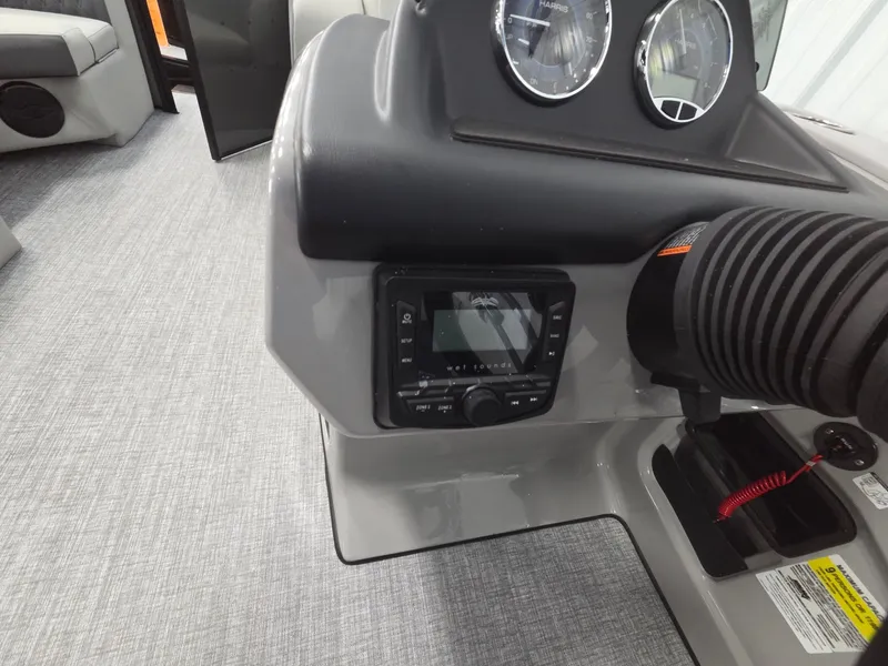 Slide: The Image of Harris Cruiser 210 2026 - 15