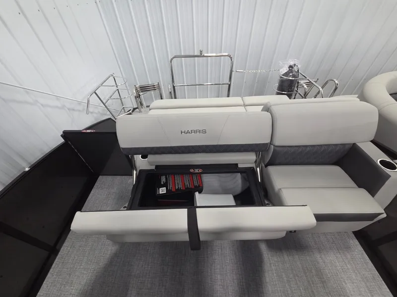 Slide: The Image of Harris Cruiser 210 2026 - 17