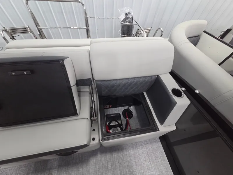 Slide: The Image of Harris Cruiser 210 2026 - 18