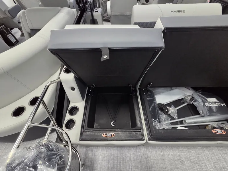 Slide: The Image of Harris Cruiser 210 2026 - 22