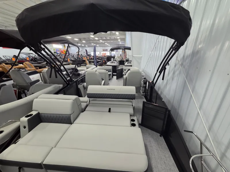 Slide: The Image of Harris Cruiser 210 2026 - 23