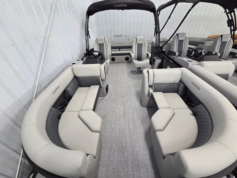 Slide: The Image of Harris Cruiser 210 2026 - 3