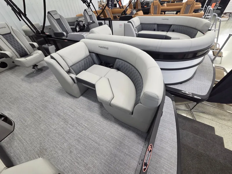 Slide: The Image of Harris Cruiser 210 2026 - 5