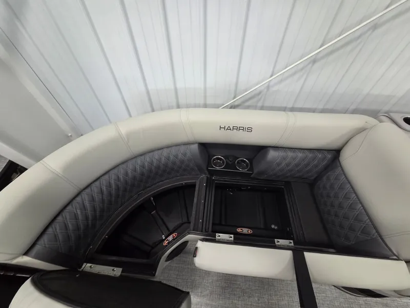 Slide: The Image of Harris Cruiser 210 2026 - 6