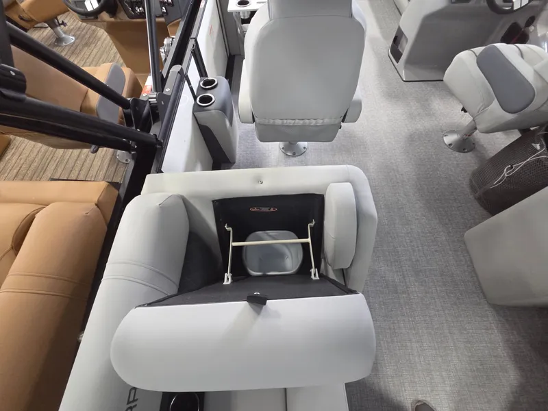 Slide: The Image of Harris Cruiser 230 2026 - 24