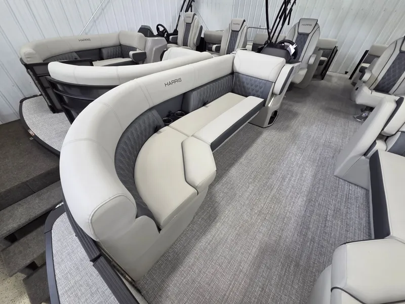 Slide: The Image of Harris Cruiser 230 2026 - 3