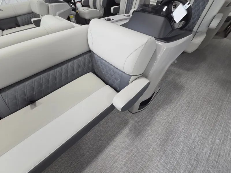 Slide: The Image of Harris Cruiser 230 2026 - 6