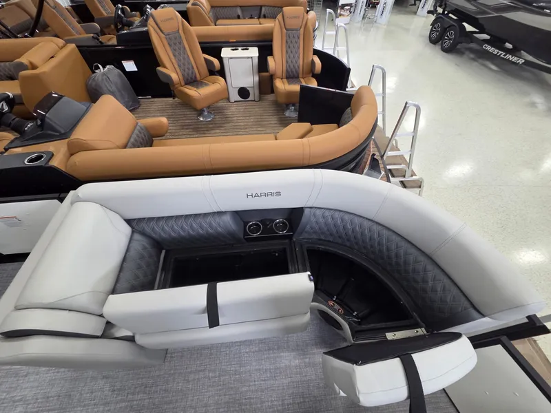 Slide: The Image of Harris Cruiser 230 2026 - 8