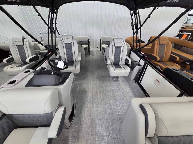 Slide: The Image of Harris Cruiser 230 2026 - 9