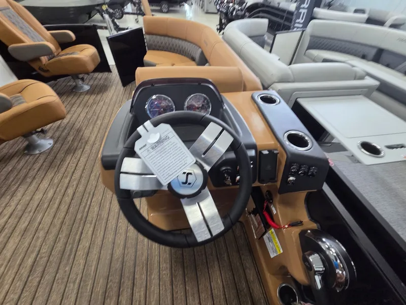 Slide: The Image of Harris Cruiser 230 2026 - 10