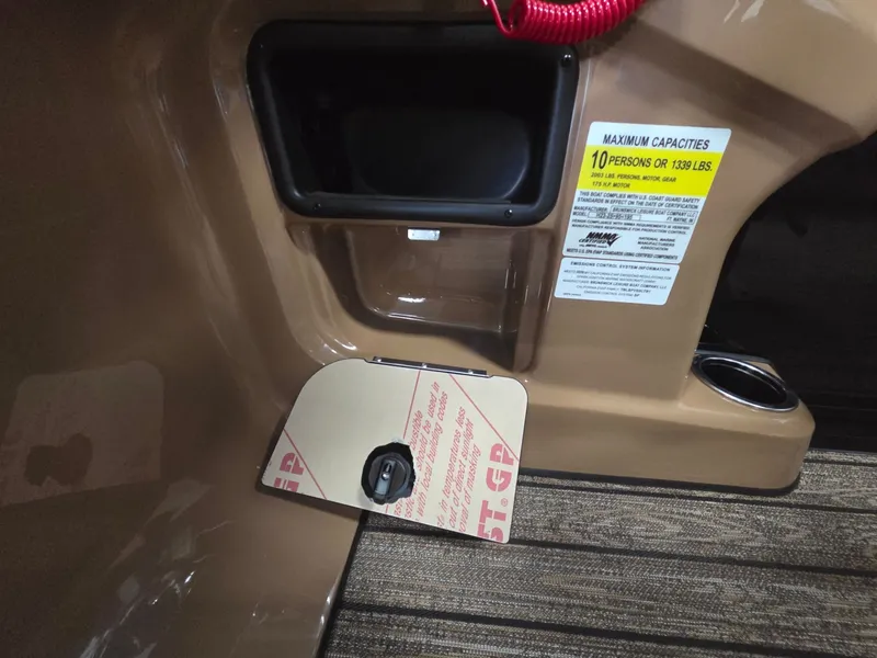 Slide: The Image of Harris Cruiser 230 2026 - 13