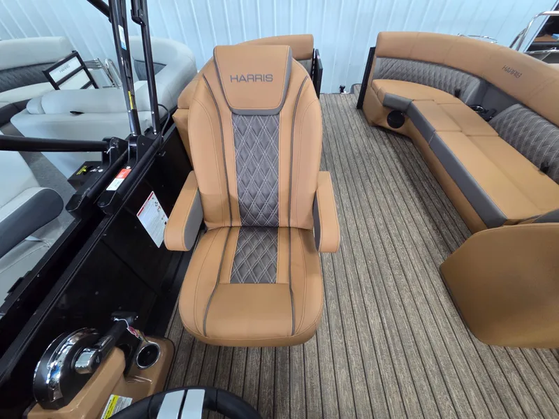 Slide: The Image of Harris Cruiser 230 2026 - 14