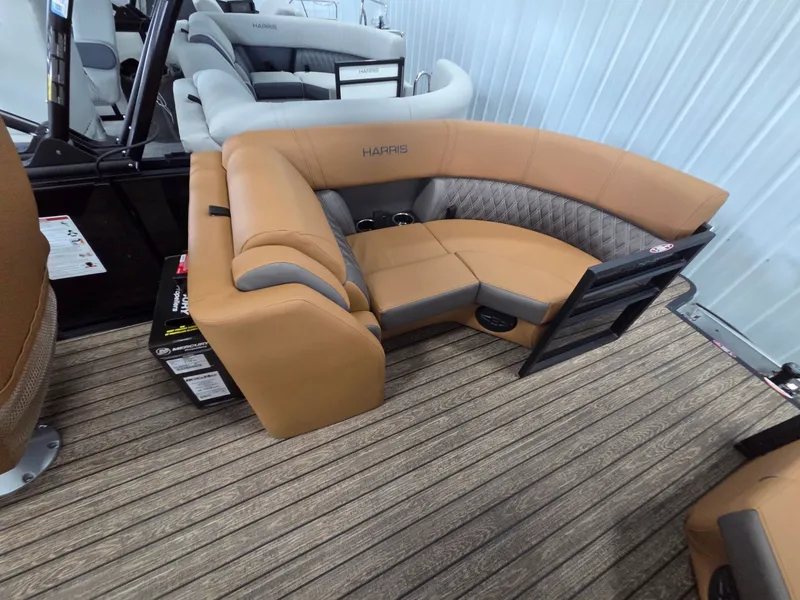 Slide: The Image of Harris Cruiser 230 2026 - 17