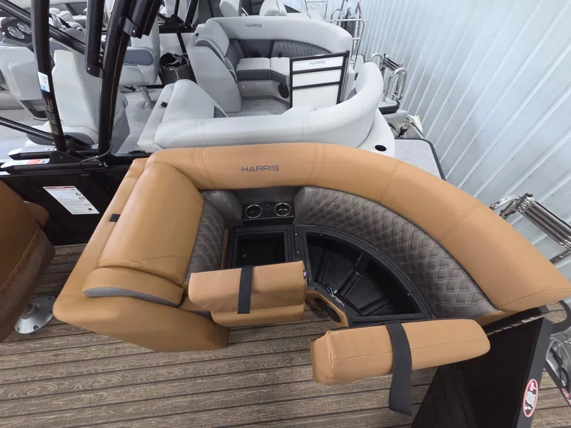 Slide: The Image of Harris Cruiser 230 2026 - 19