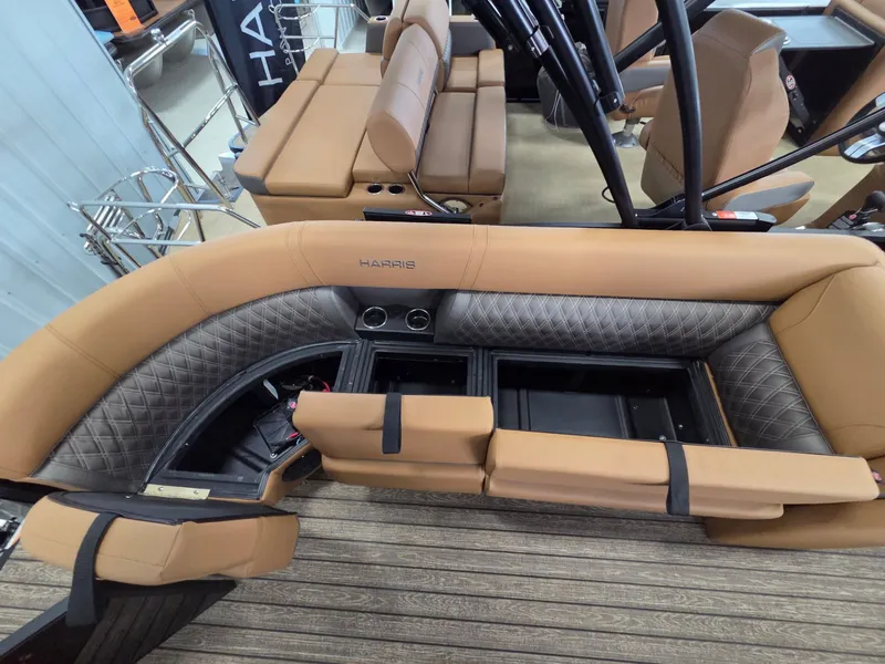 Slide: The Image of Harris Cruiser 230 2026 - 20