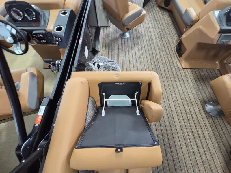 Slide: The Image of Harris Cruiser 230 2026 - 21