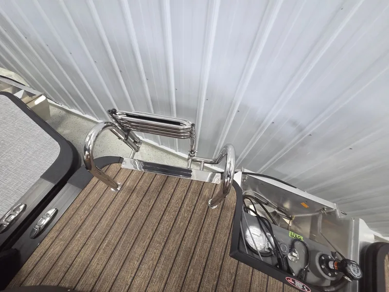 Slide: The Image of Harris Cruiser 230 2026 - 22