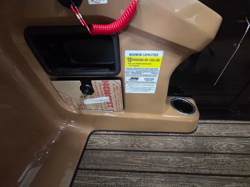 Slide: The Image of Harris Cruiser 230 2026 - 24