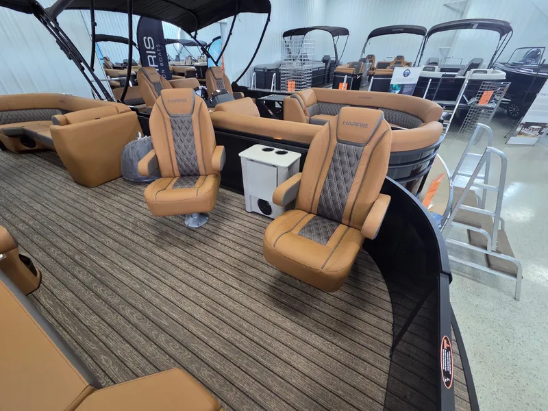 Slide: The Image of Harris Cruiser 230 2026 - 4