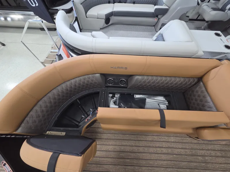 Slide: The Image of Harris Cruiser 230 2026 - 5