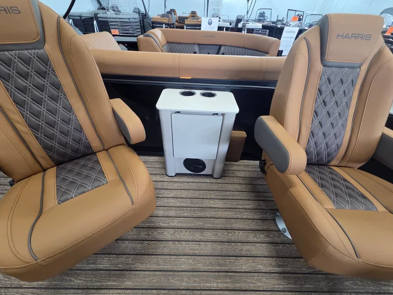 Slide: The Image of Harris Cruiser 230 2026 - 6