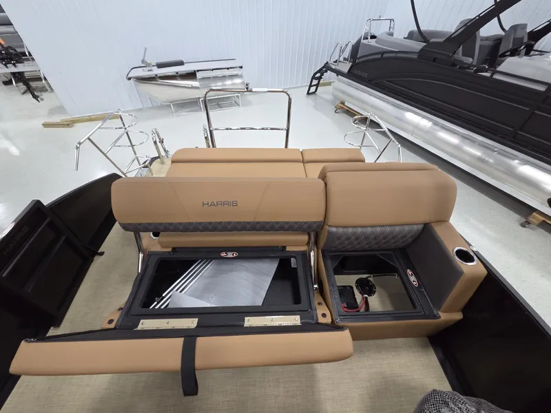 Slide: The Image of Harris Cruiser 230 2026 - 12